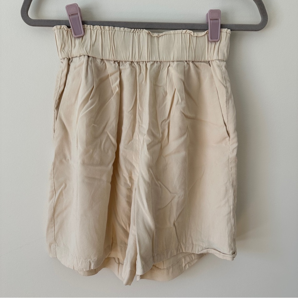 H&M Cream High-Waist Linen Blend Elastic Pull-On Shorts